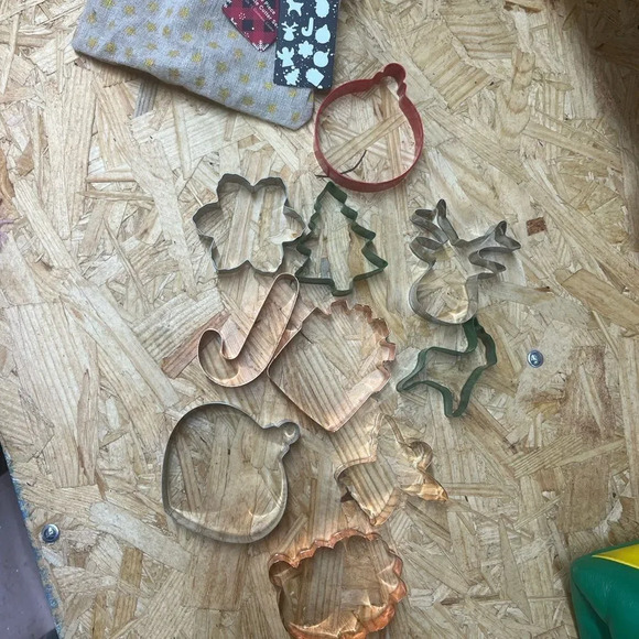 Christmas cookie cutters 10 piece NWT holidays food baking unisex - Picture 1 of 4